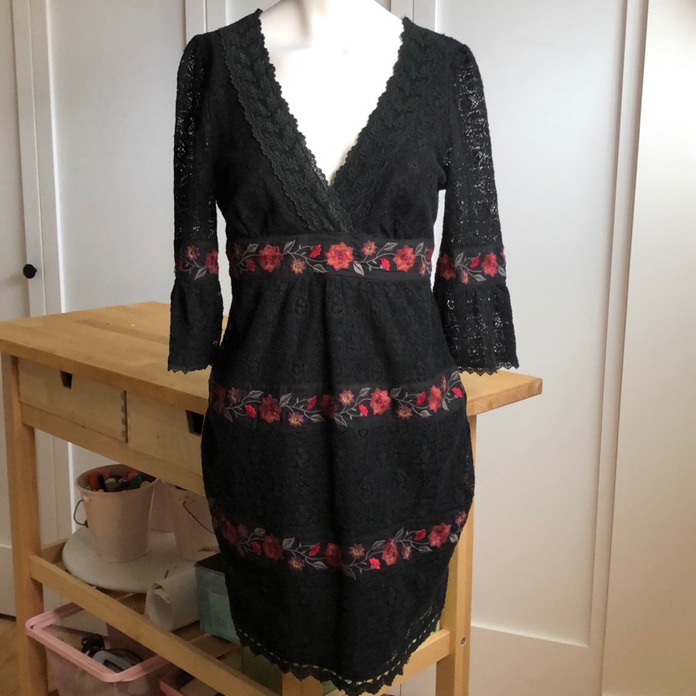 Black v-neck lace dress